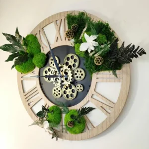 Horloge végétale design 57 cm sans encadrement, mousses stabilisées fougères feuillages et fleurs naturelles, mécanisme à engrenages dorés et aiguilles quartz – création artisanale française unique, livraison France