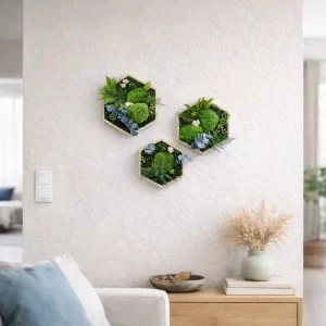 Triptyque 3 tableaux hexagonaux bois naturel, entièrement recouverts de végétaux et fleurs stabilisés – 31 cm / 26 cm / 21 cm pointe à pointe – création artisanale unique, livraison France