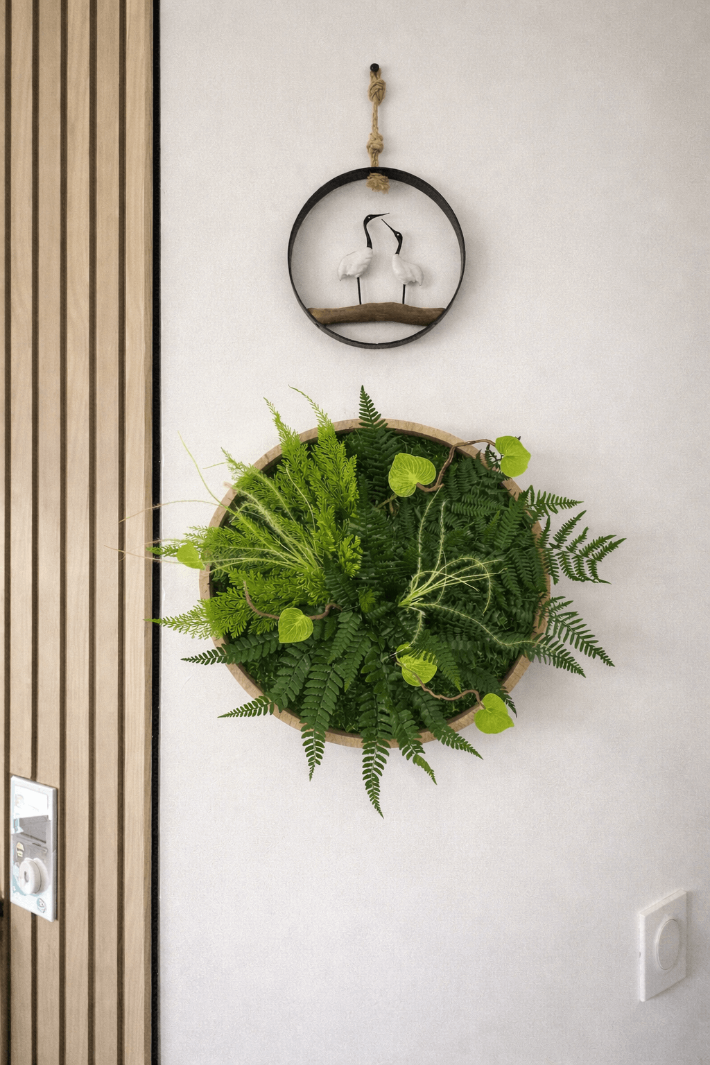 Tableau rond 30 cm cadre bois naturel entièrement recouvert de végétaux stabilisés, profondeur 4 cm – création artisanale unique à accrocher, livraison France